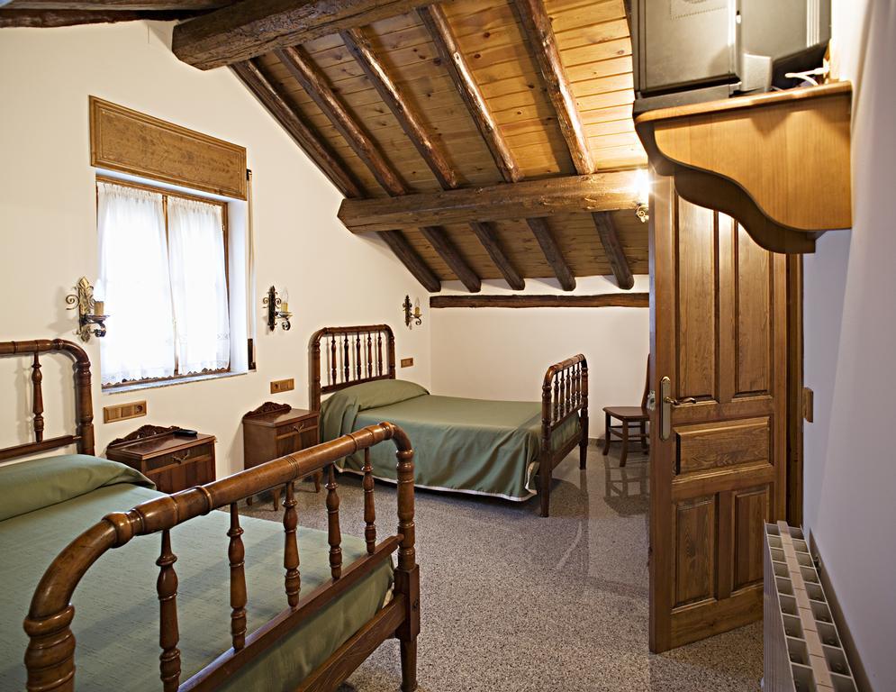 Apartamentos Casa Buisan Broto Quarto foto