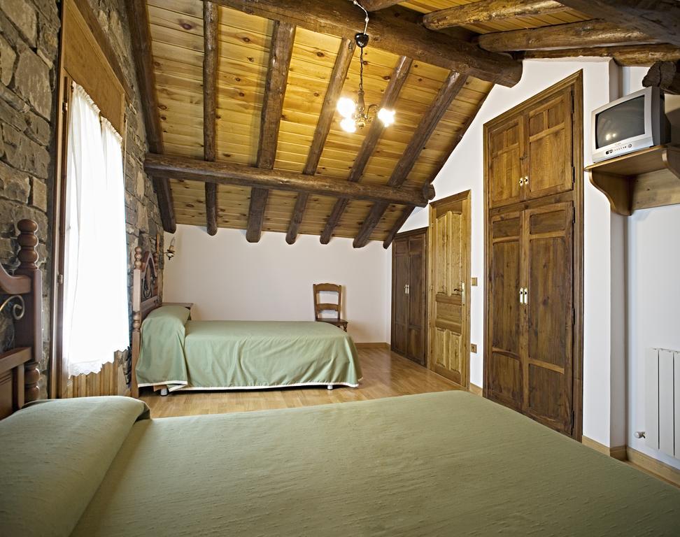 Apartamentos Casa Buisan Broto Quarto foto
